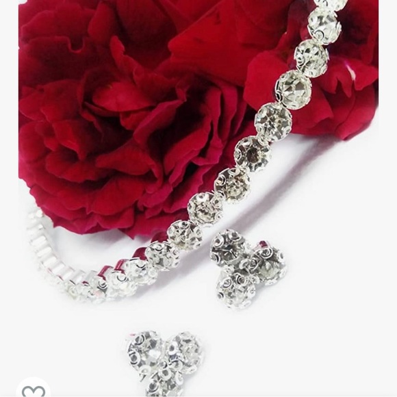 American Diamond luxurious and stylish stone necklace set with matching earrings - Picture 4 of 8